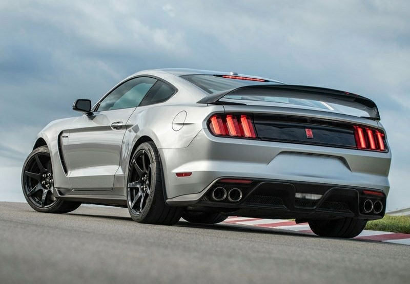 Shelby GT350R gövde ve pist donanımı