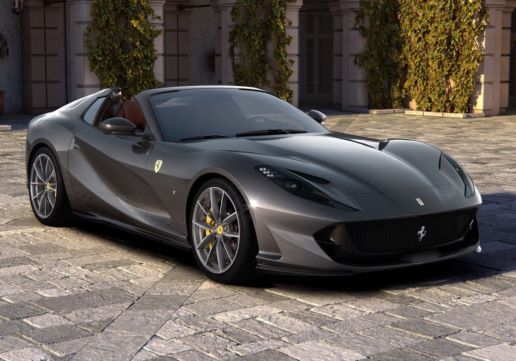 812 GTS ön ve yan gövde görünümü