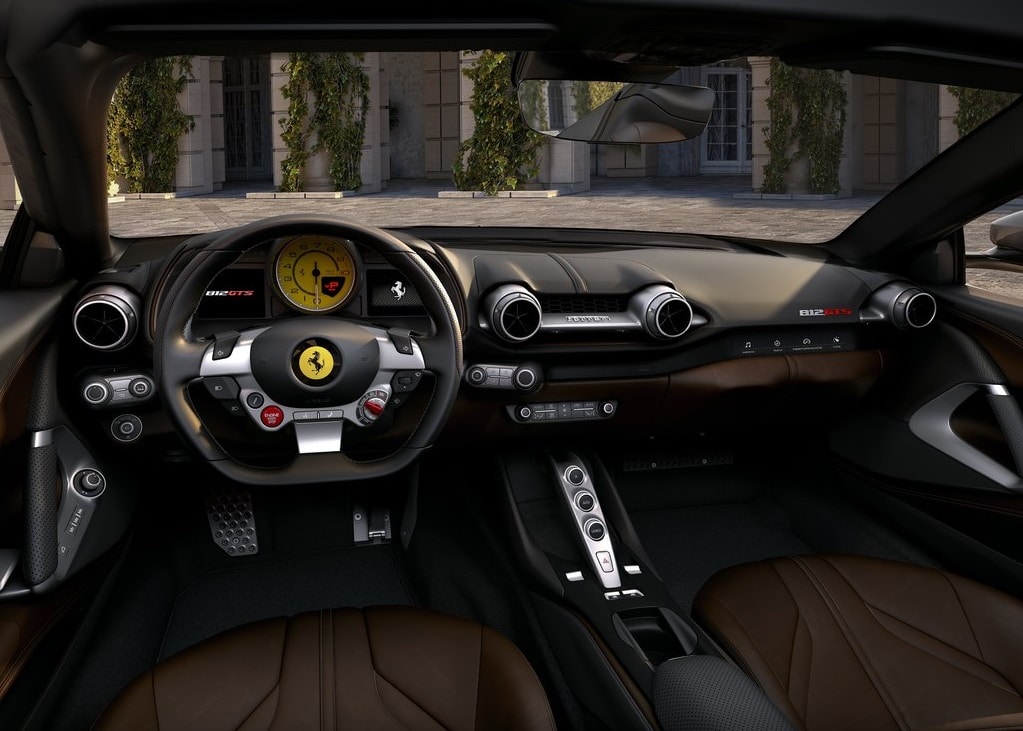 812 GTS dış tasarım ve tavan bölümü