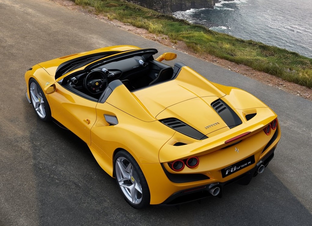 Ferrari F8 Spider açılır sert tavan ve gövde tasarımı