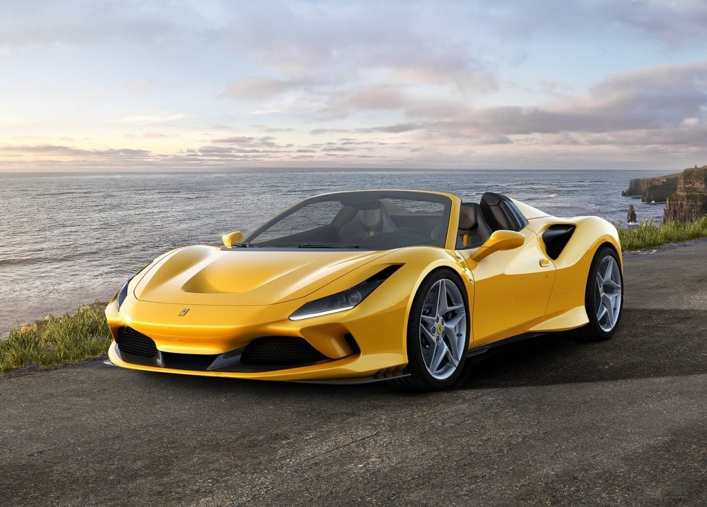 Ferrari F8 Spider ön ve yan gövde detayları