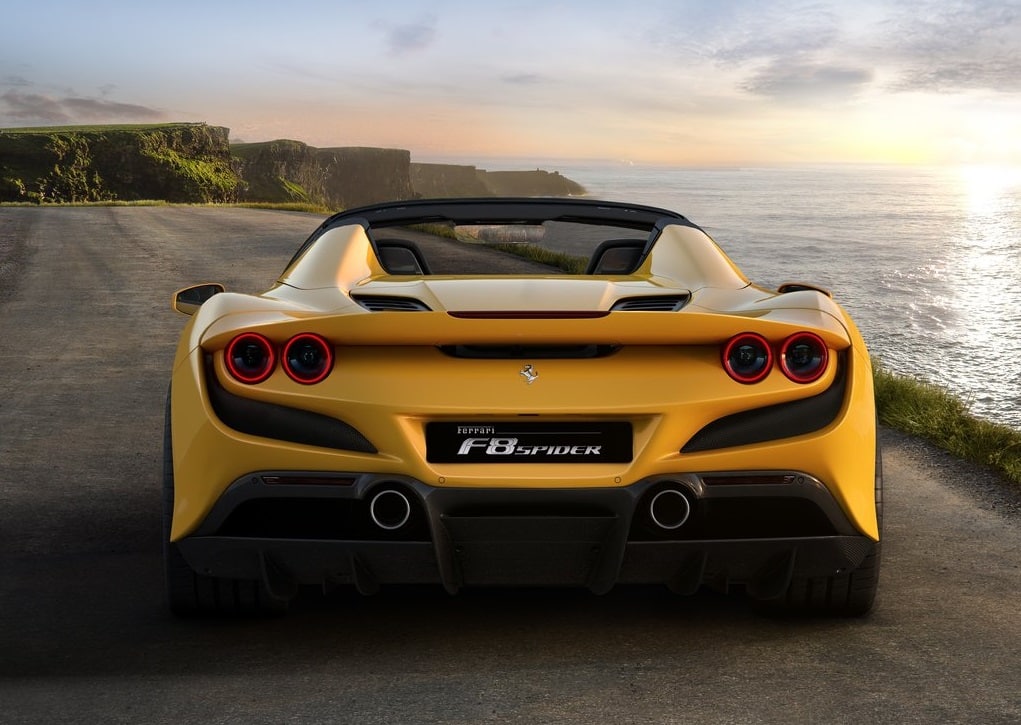 Ferrari F8 Spider açık tavanlı gövde görünümü
