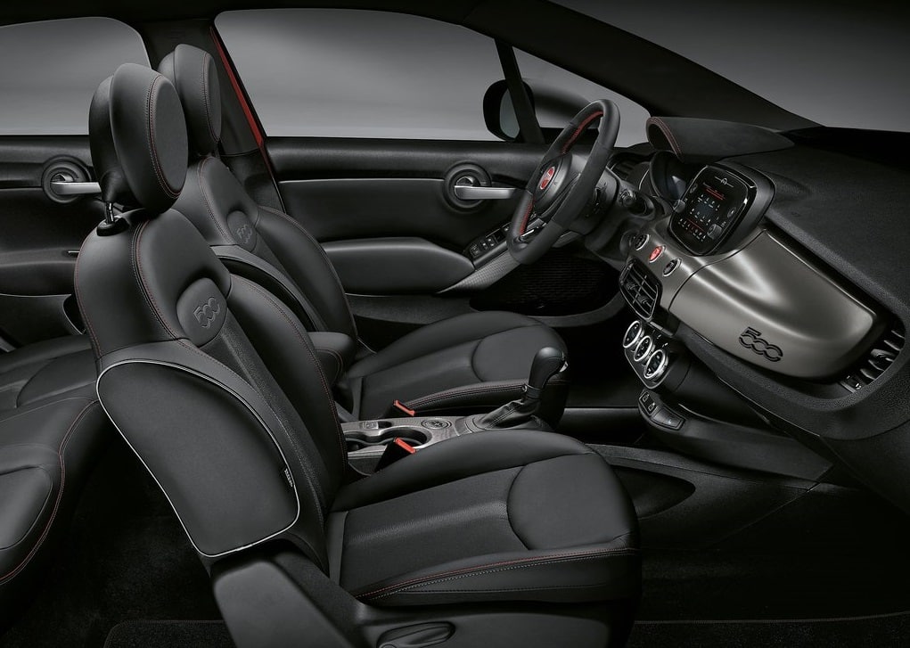 Fiat 500X ön koltuklar orta konsol ve multimedya ekranı
