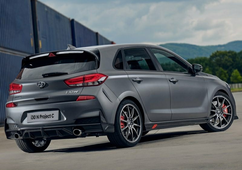 i30 N Project C arka üç çeyrek görünümü çift egzoz ve arka difüzör