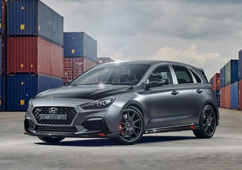 i30 N Project C mat gri gövde ve siyah karbon kaput