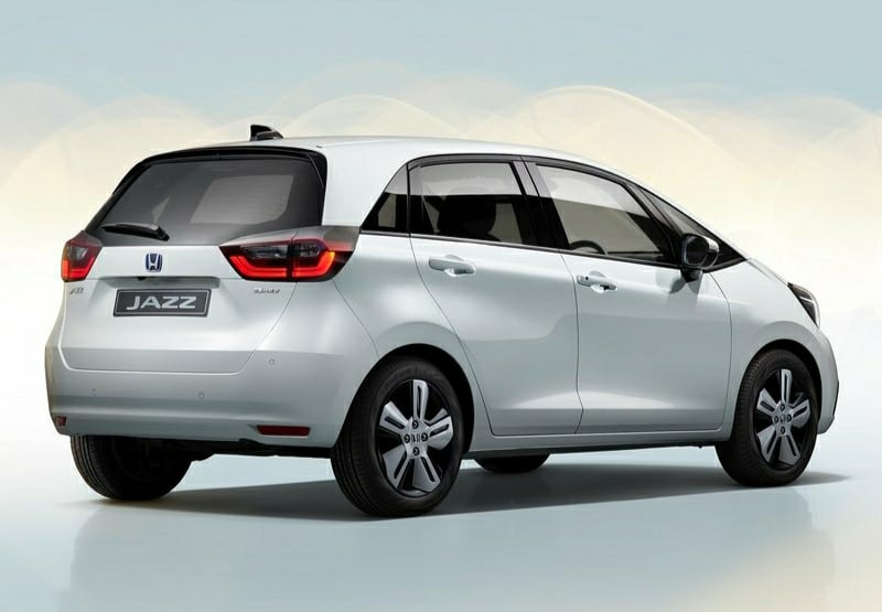 Beyaz Honda Jazz arka gövde ve stop lambaları