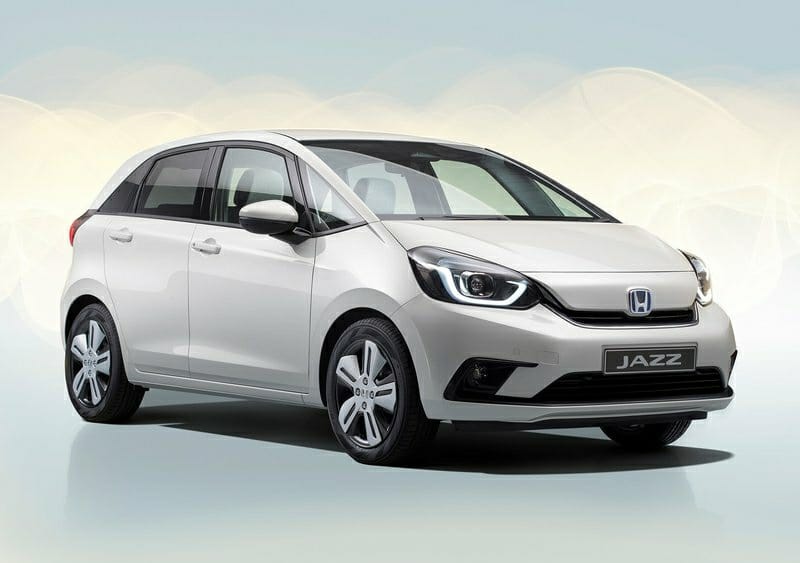 Beyaz Honda Jazz ön gövde ve far tasarımı