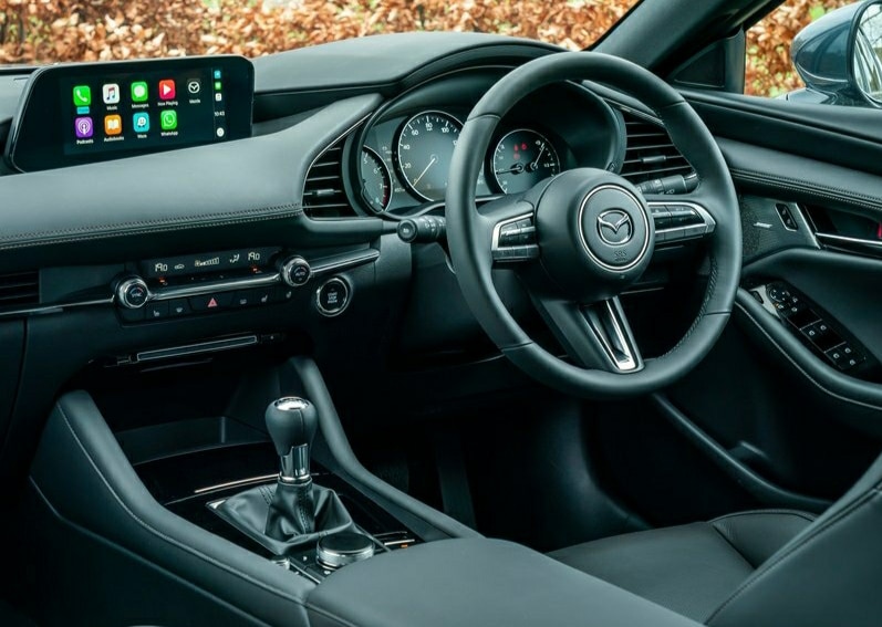 Mazda3 hatchback arka üç çeyrek görünüm