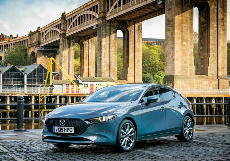 2020 Mazda3 Hatchback ön ve yan görünüm