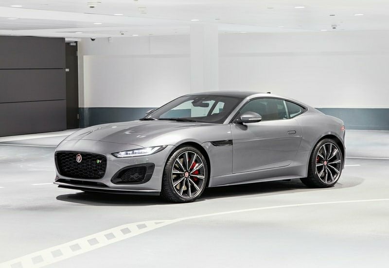 Jaguar F-TYPE gri coupe önden üç çeyrek görünüm