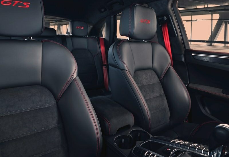Macan GTS yandan arka görünüm