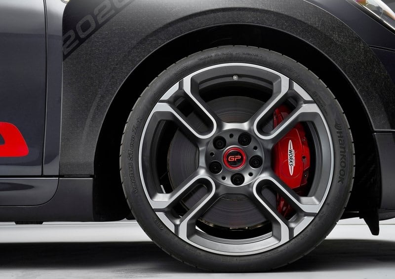 MINI John Cooper Works GP yan görünümü