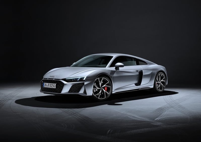 Audi R8 V10 RWD Coupe önden görünüm