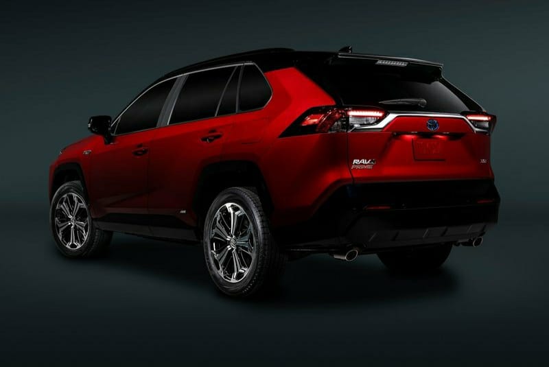 Toyota RAV4 Prime XSE arka görünüm ve model rozetleri
