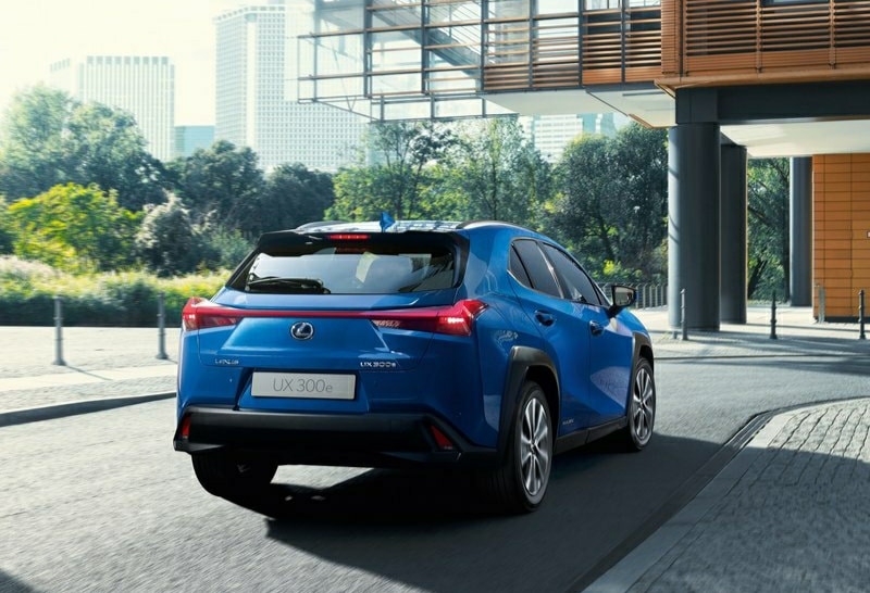 UX 300e ön bölüm ve Lexus tasarım ayrıntıları