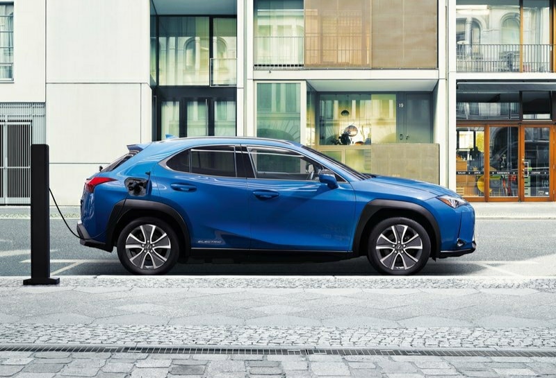 UX 300e elektrikli model dış gövde ayrıntıları