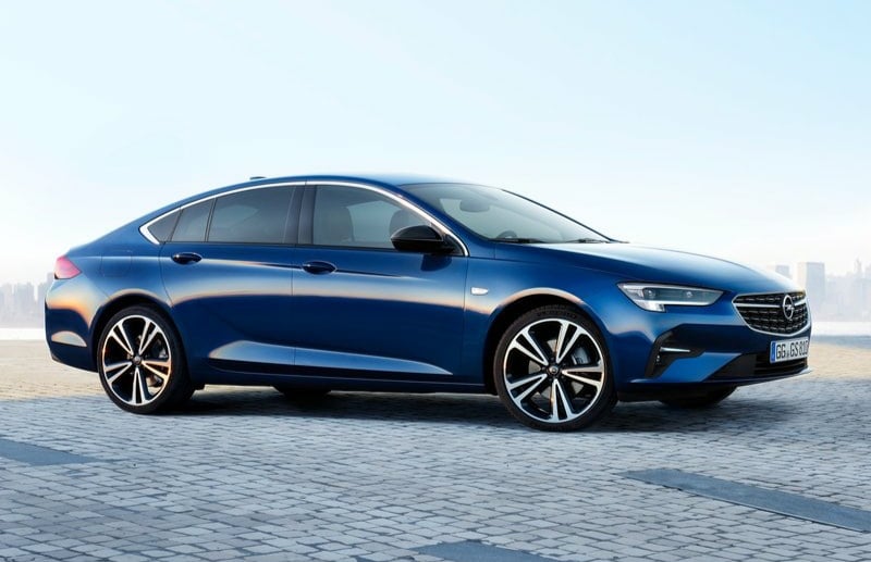 Insignia Grand Sport yandan üç çeyrek görünüm