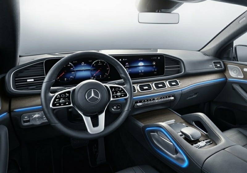 Mercedes-Benz GLE Coupe kokpiti çift 12,3 inç ekran ve orta konsol