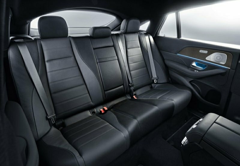 GLE Coupe siyah arka koltukları ve kapı içi detayları