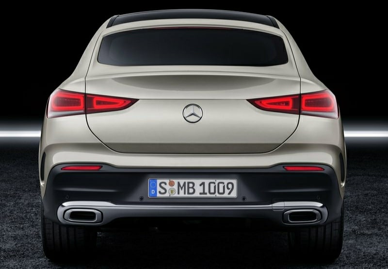 GLE Coupe doğrudan arkadan görünüm ve iki parçalı stoplar