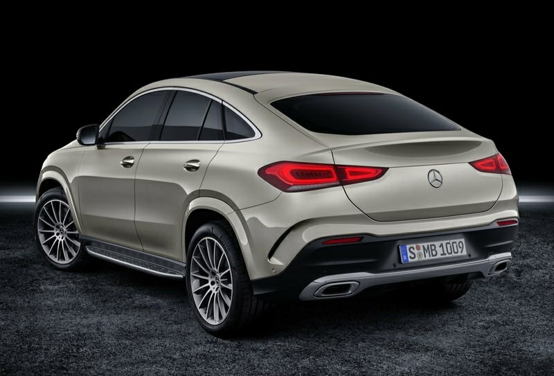 Açık renkli GLE Coupe arka üç çeyrek görünümü