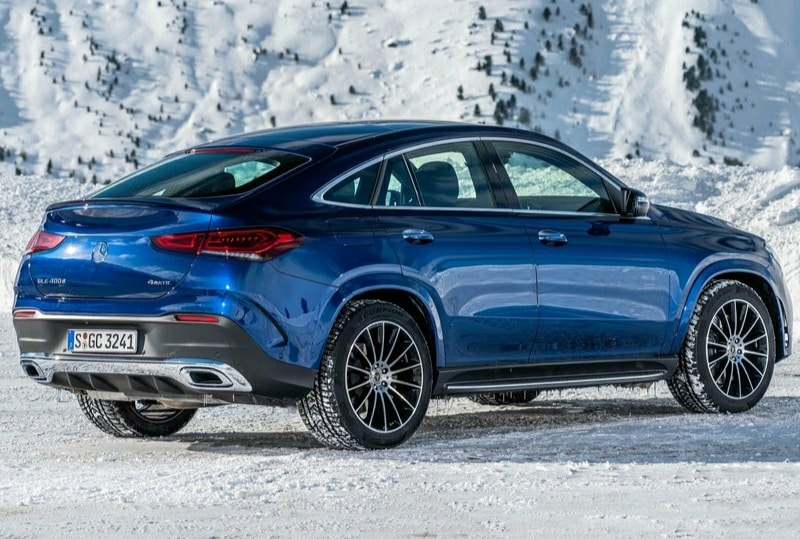 GLE 400 d 4MATIC arka üç çeyrek görünümü ve ince LED stoplar