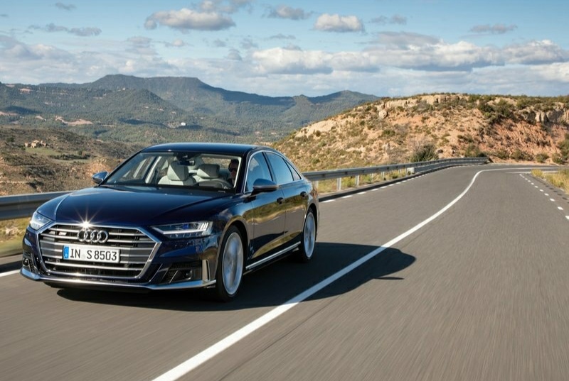 Audi S8 ön üç çeyrek görünümü