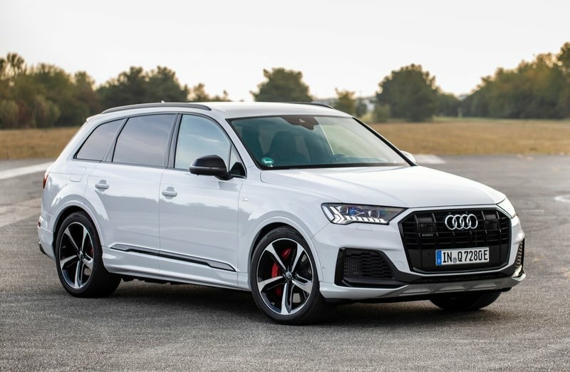 Audi Q7 şarj edilebilir hibrit arşiv fotoğrafı