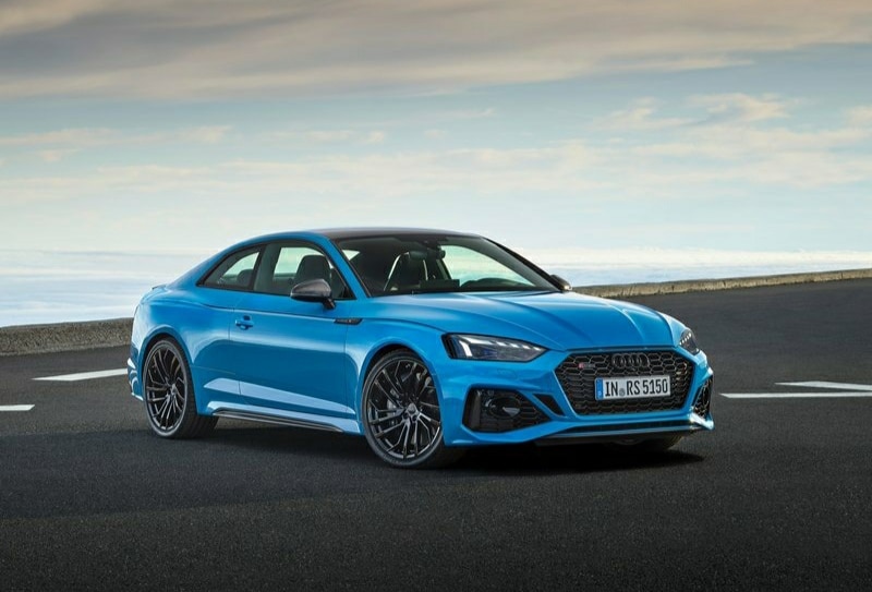 Audi RS5 Coupe ön üç çeyrek yol görünümü