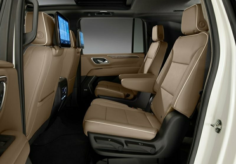 Chevrolet Suburban ikinci sıra kaptan koltukları ve arka ekranlar
