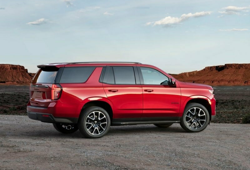 Chevrolet Tahoe kırmızı gövde sağ yan profil