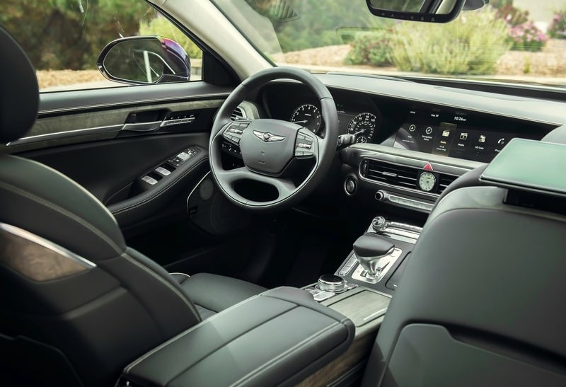 Genesis G90 arka bölüm görünümü