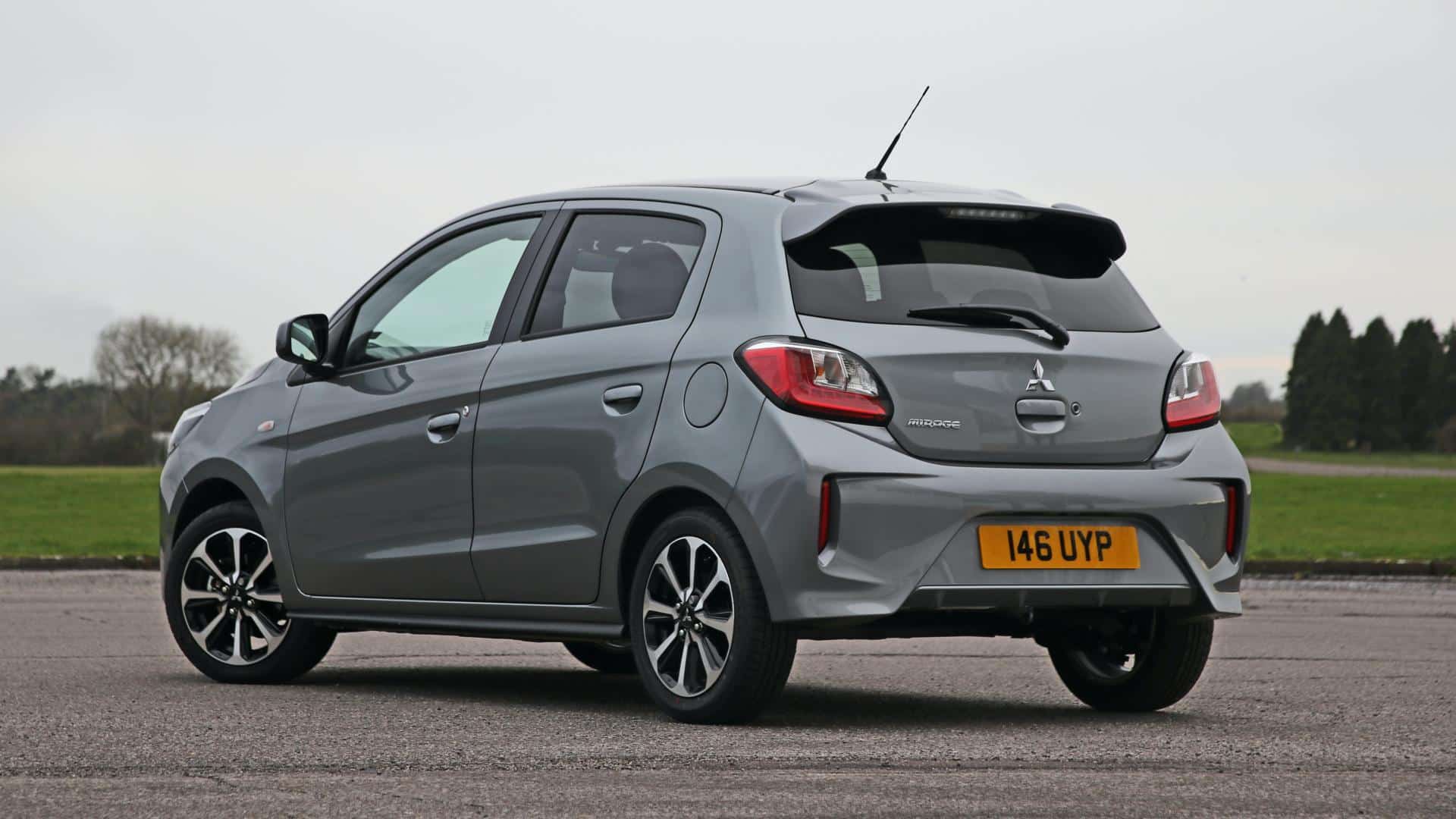 2021 Ocak Mitsubishi Space Star Fiyat Listesi otomobil arşiv görseli