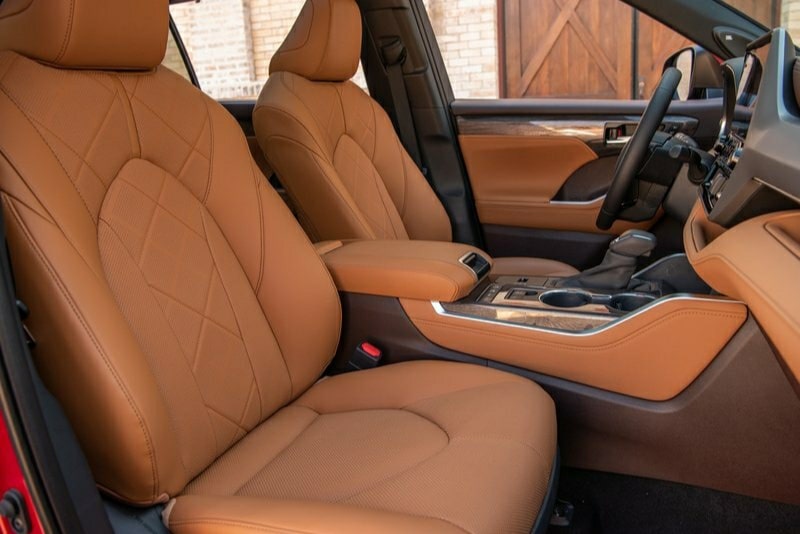 Toyota Highlander ön koltuklar ve orta konsol