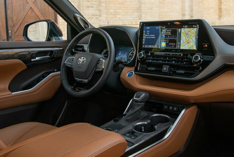 Toyota Highlander ön konsol ve bilgi eğlence sistemi
