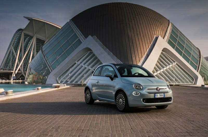 Fiat 500 Hybrid ön üç çeyrek dış görünüm