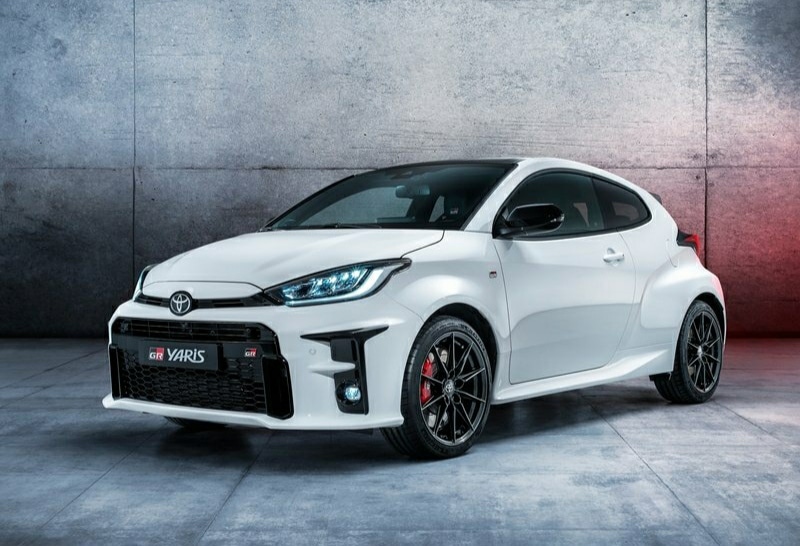 Toyota GR Yaris önden üç çeyrek görünüm