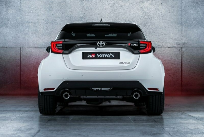 GR Yaris arka görünüm ve GR Four rozeti