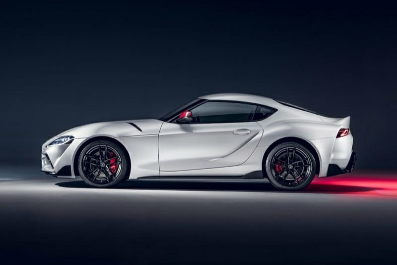 2020 Toyota GR Supra 2.0 önden üç çeyrek görünüm