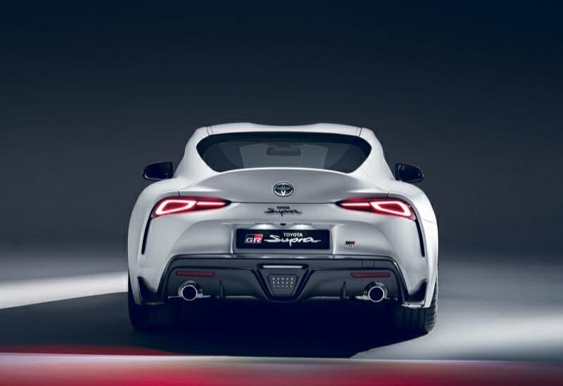 GR Supra 2.0 arka bölüm ve egzoz çıkışları