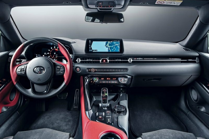 GR Supra 2.0 ön ve yan tasarım görünümü
