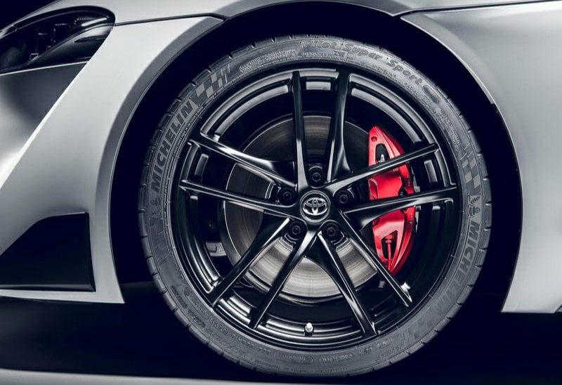 GR Supra 2.0 spor otomobil dış görünümü