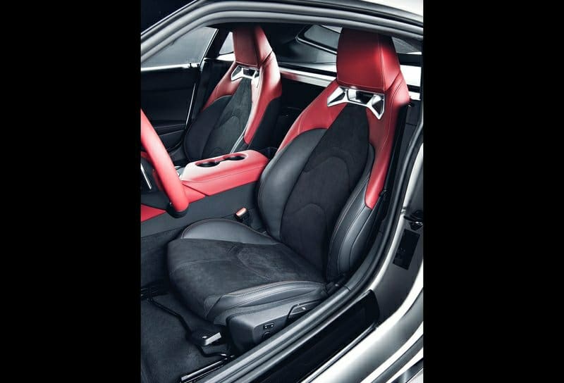 GR Supra 2.0 arka ve yan gövde görünümü