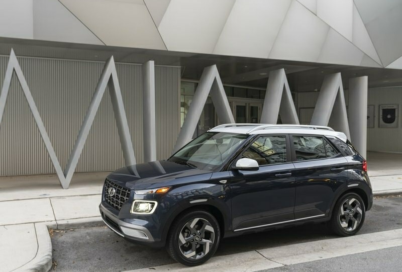Hyundai Venue çift renkli dış tasarım görünümü