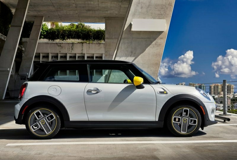 MINI Cooper SE arşiv görseli 05