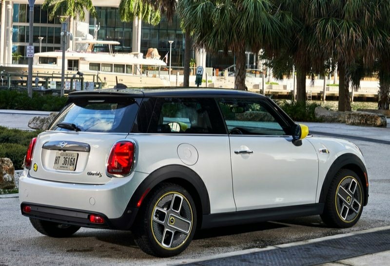 MINI Cooper SE arşiv görseli 03