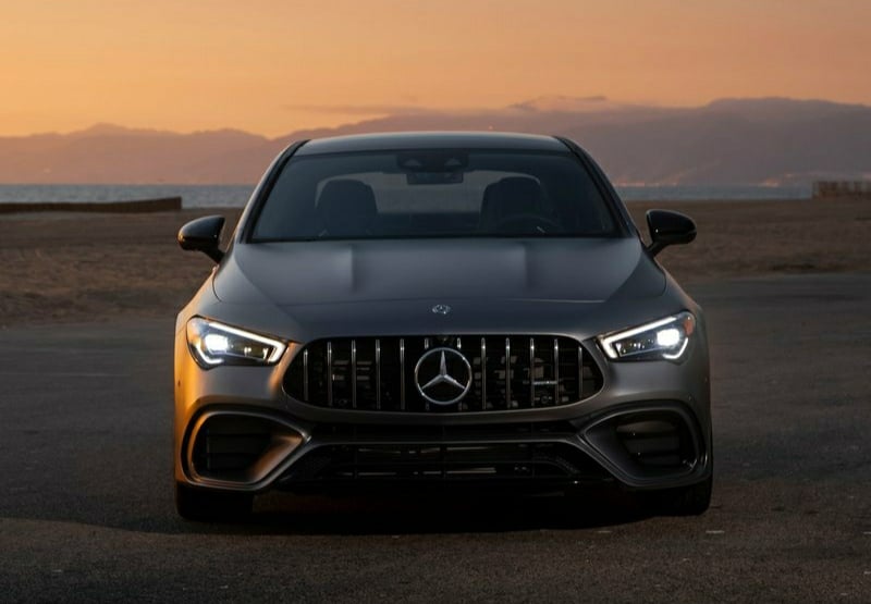 AMG CLA 45 doğrudan ön görünüm