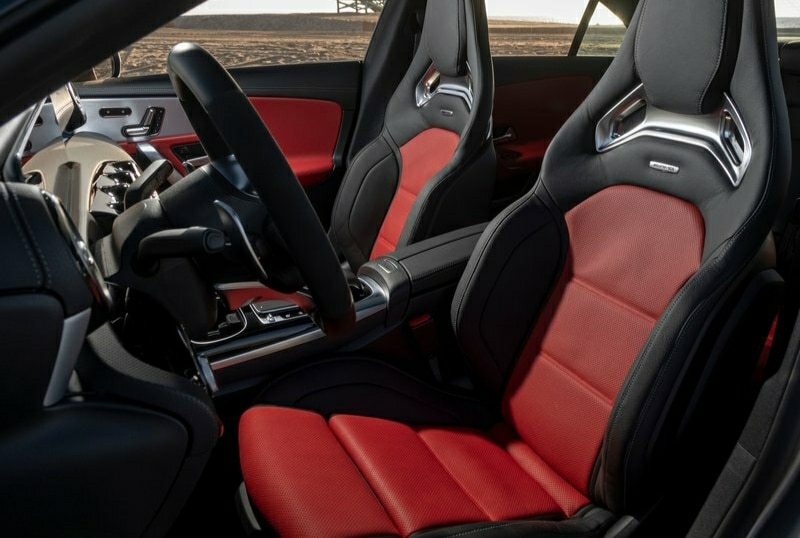AMG CLA 45 ön spor koltuklar