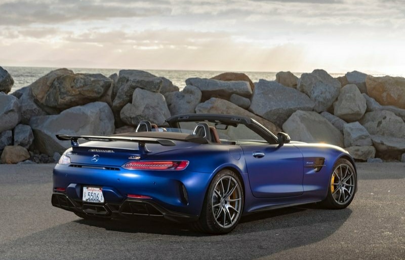 Mercedes-AMG GT R Roadster açık tavan görünümü