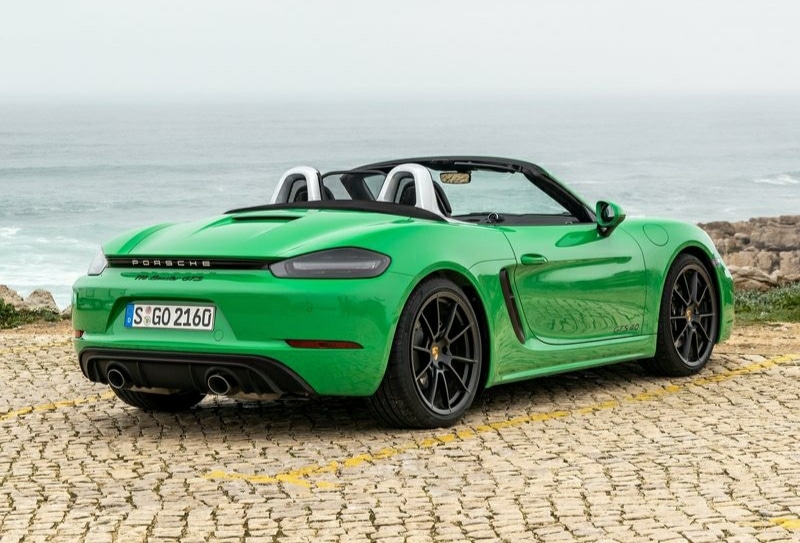 718 Boxster GTS 4.0 yeşil gövde arkadan görünüm